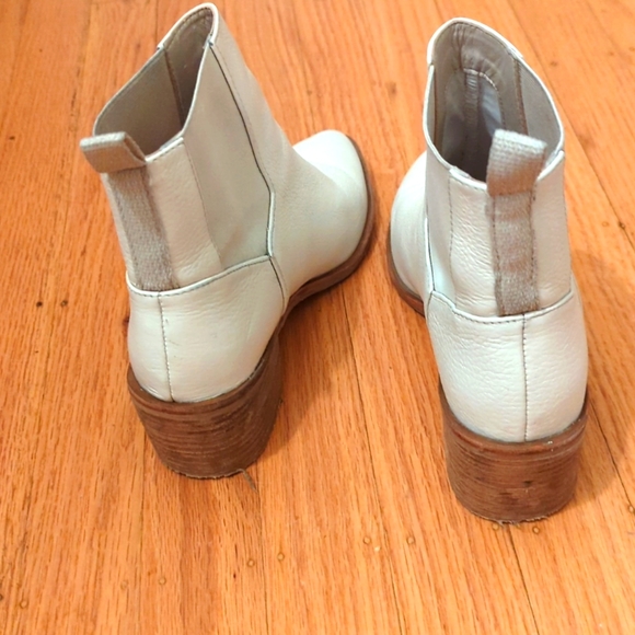 Chinese Laundry Filip Bootie - Picture 3 of 5